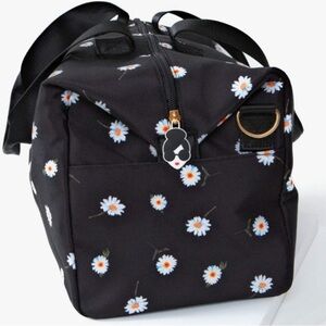 NEW Alice & Olivia travel,duffel,overnight,weekender bag.Darling black w/daisies